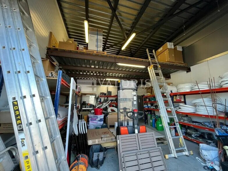 Local d’activités dans Aix-en-Provence à louer - Photo de l’immeuble – Image 3 sur 11