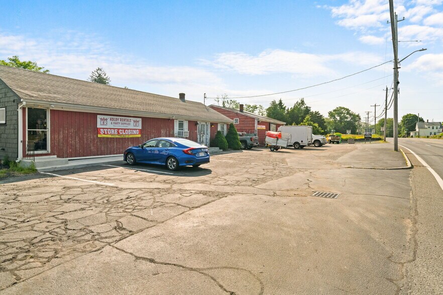 2452 Gar Hwy, Swansea, MA à louer - Photo de l’immeuble – Image 3 sur 7