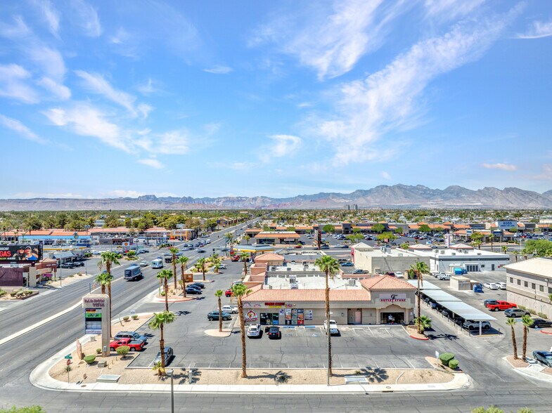 6700 W Charleston Blvd, Las Vegas, NV à louer - Photo de l’immeuble – Image 2 sur 7