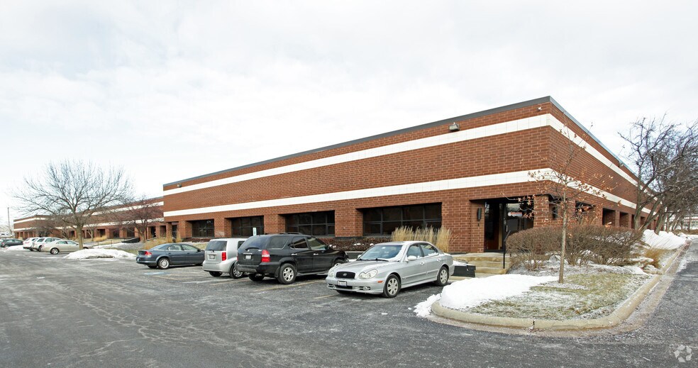 960 Industrial Dr, Elmhurst, IL à louer - Photo de l’immeuble – Image 2 sur 4