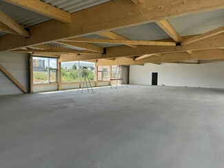 Plus de détails pour 2 Avenue Du Noyer À La Malice, Louvres - Bureau, Local d'activités à louer