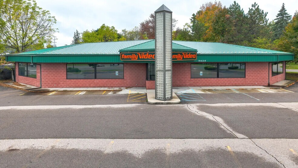 3822 Fenton Rd, Flint, MI à louer - Photo de l’immeuble – Image 1 sur 5