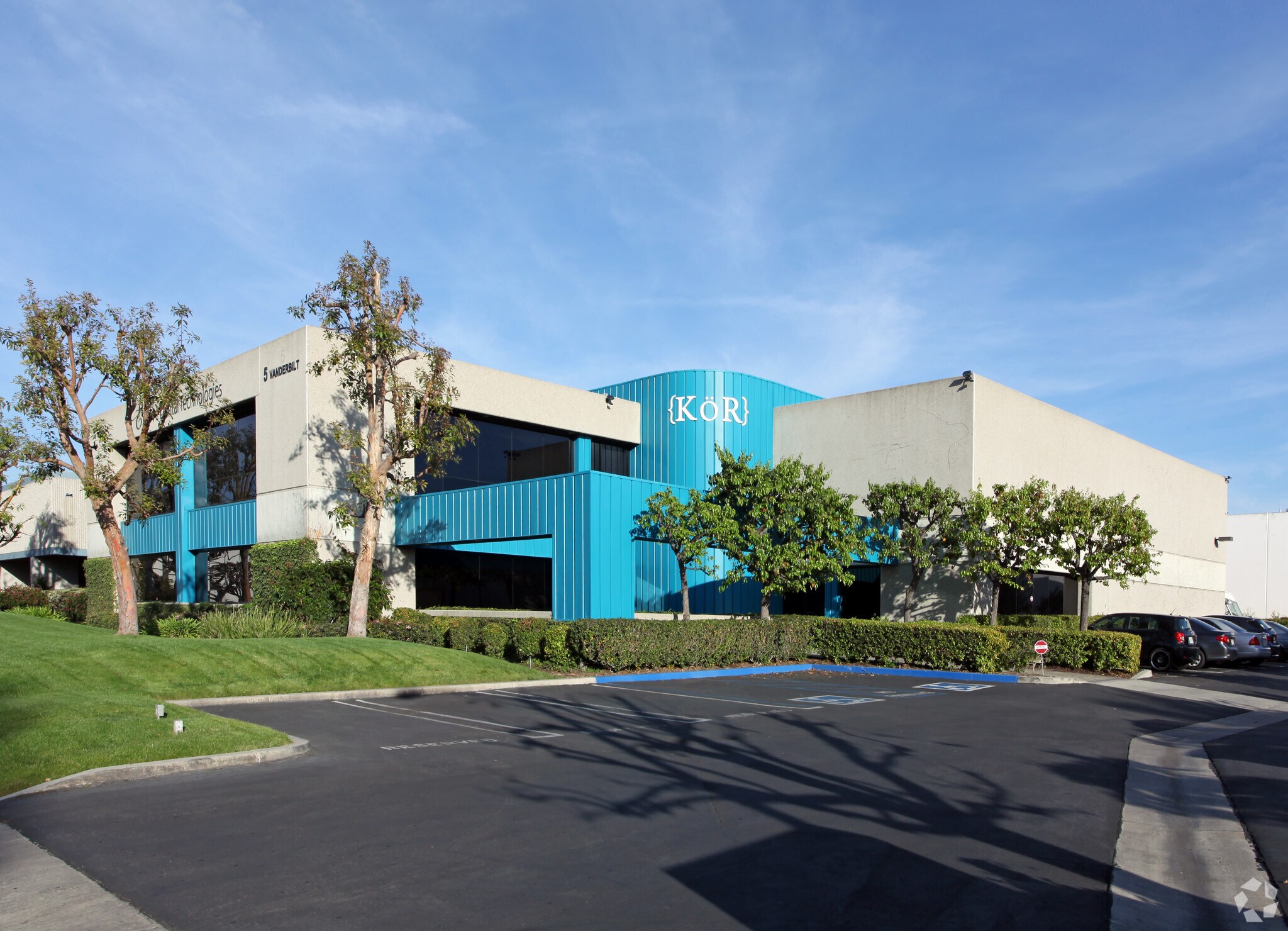 5 Vanderbilt, Irvine, CA à vendre Photo de l’immeuble– Image 1 sur 9