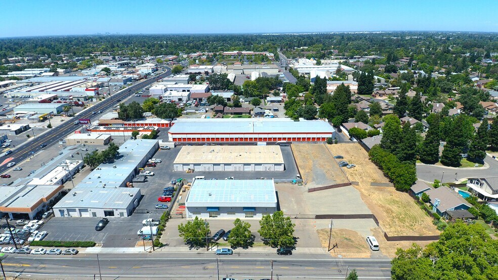 4045 California Ave, Carmichael, CA à louer - Photo de l’immeuble – Image 1 sur 2