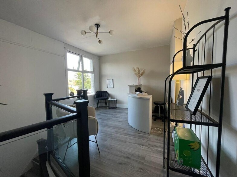 114 Hagley Rd, Stourbridge à louer - Photo de l’immeuble – Image 3 sur 14