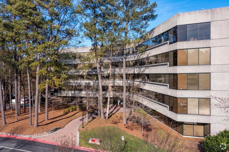 2801 Buford Hwy NE, Atlanta, GA à louer - Photo de l’immeuble – Image 3 sur 17