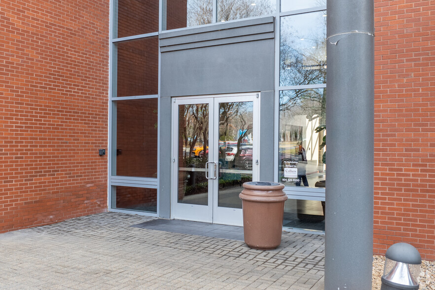 4435 Waterfront Dr, Glen Allen, VA à louer - Photo de l’immeuble – Image 3 sur 4