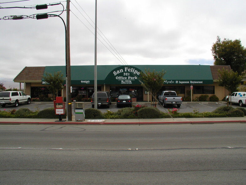 321 San Felipe Rd, Hollister, CA à louer - Photo de l’immeuble – Image 3 sur 38