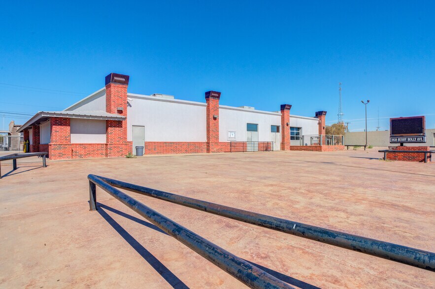 1928 Buddy Holly Ave, Lubbock, TX à vendre - Photo de l’immeuble – Image 2 sur 28