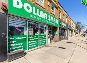 898-900 Eglinton Ave W, Toronto, ON à louer Photo de l’immeuble– Image 2 sur 5