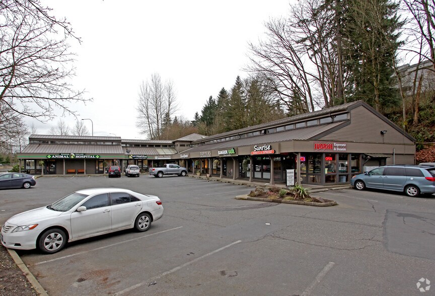 7251 W Lake Sammamish Pky NE, Redmond, WA à louer - Photo principale – Image 1 sur 5