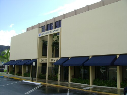 1041 SE 17th St, Fort Lauderdale, FL à louer - Photo principale – Image 1 sur 6
