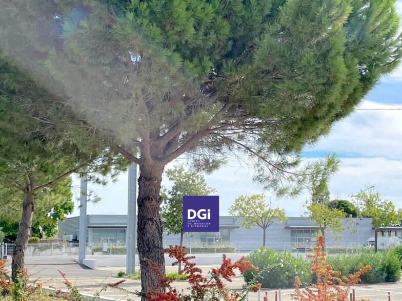 Local d’activités dans Nîmes à louer - Photo de l’immeuble – Image 2 sur 6
