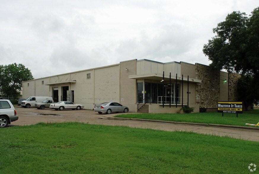 9210 King Arthur Dr, Dallas, TX à louer - Photo principale – Image 1 sur 13