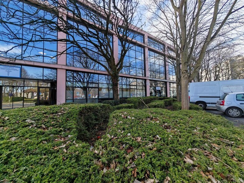 Bureau dans Torcy à louer - Photo de l’immeuble – Image 3 sur 18