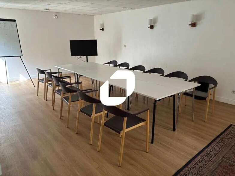 Local commercial dans Le Raincy à louer - Photo de l’immeuble – Image 3 sur 6