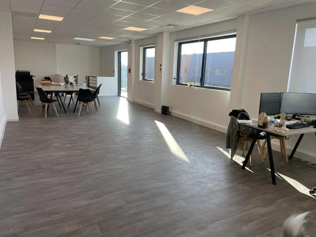 Local d’activités dans SAINT-OUEN-L'AUMONE à louer Photo de l’immeuble– Image 1 sur 5