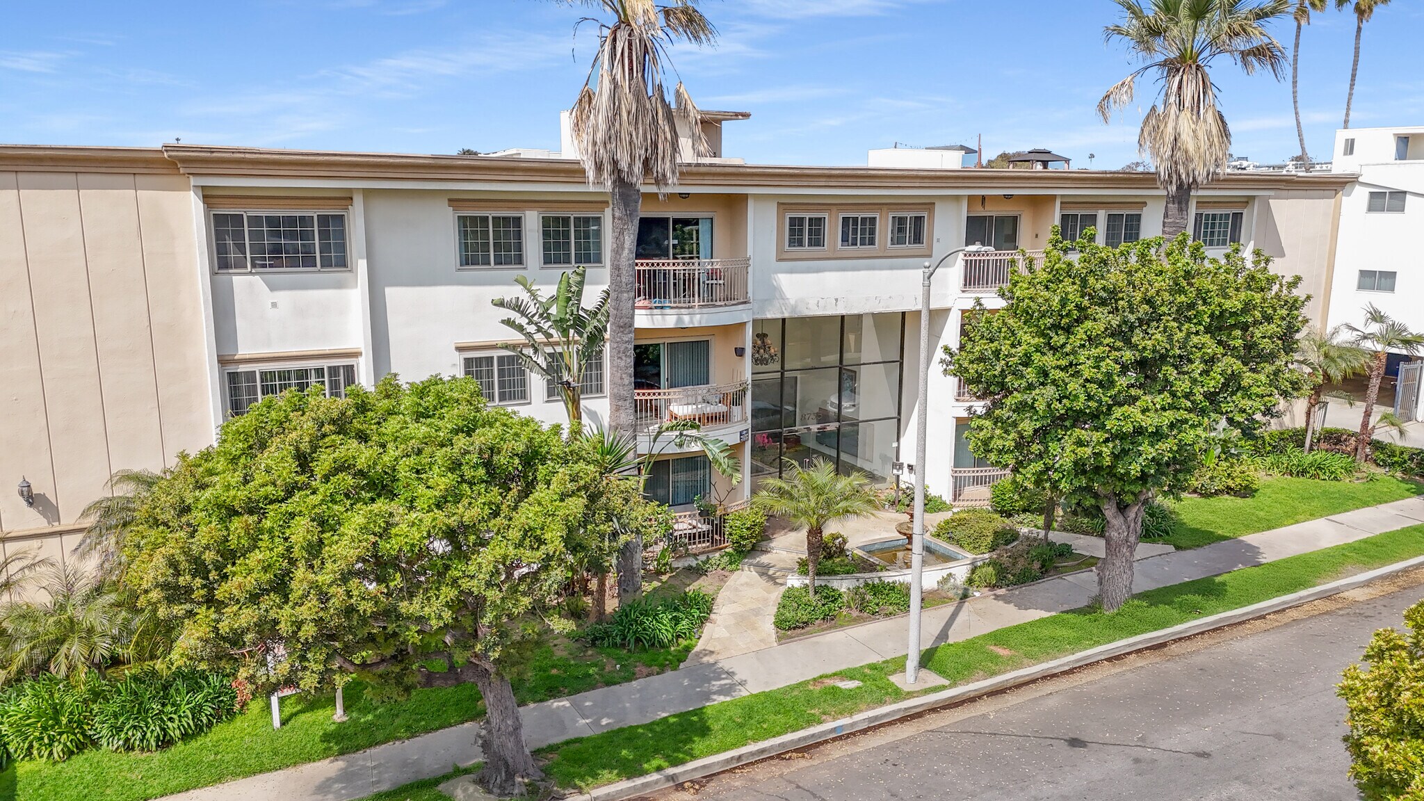 8735 Delgany Ave, Playa Del Rey, CA à vendre Photo principale– Image 1 sur 8