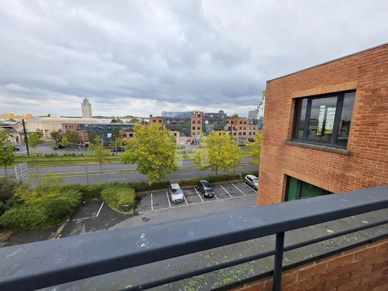 Bureau dans Évry-Courcouronnes à vendre - Photo de l’immeuble – Image 3 sur 11