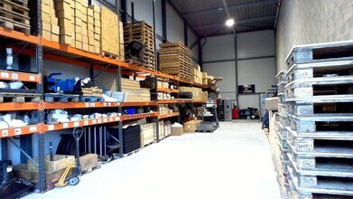 Local d’activités dans La Ciotat à louer Photo intérieure– Image 2 sur 7