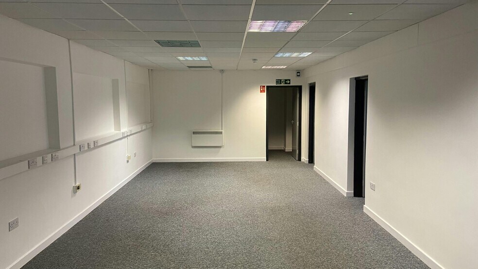 Units 11-14 Colliery Ln, Exhall à louer - Photo de l’immeuble – Image 3 sur 4