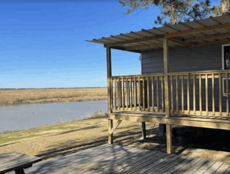 1512 Main, Anahuac, TX à vendre - Photo de l’immeuble – Image 2 sur 11