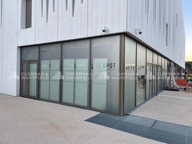 Plus de détails pour Local commercial à vendre