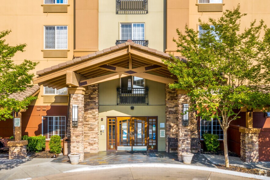 5535 Johnson Dr, Pleasanton, CA à vendre - Photo de l’immeuble – Image 3 sur 6