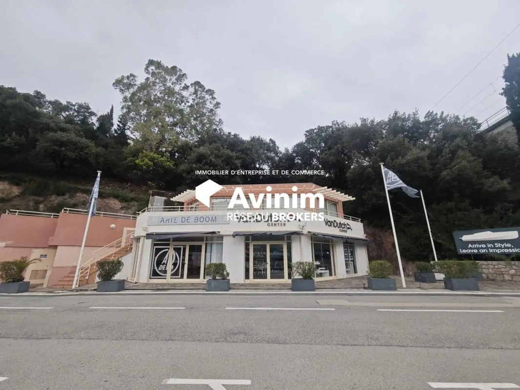 Local commercial dans Mandelieu-la-Napoule à louer Photo de l’immeuble– Image 1 sur 13