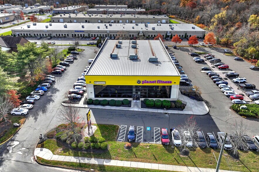 469 E Main St, Branford, CT à vendre - Photo de l’immeuble – Image 2 sur 10