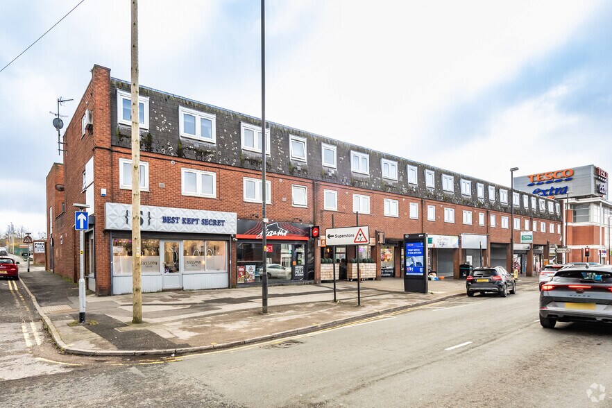 100B Huddersfield Rd, Oldham à louer - Photo de l’immeuble – Image 2 sur 2
