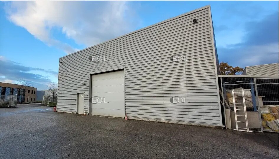 Local d'activités dans Annecy à vendre - Photo de l’immeuble – Image 2 sur 11