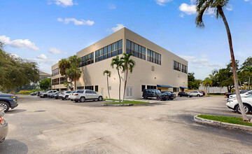 14100 Palmetto Frontage Rd, Miami Lakes, FL à louer Photo de l’immeuble– Image 2 sur 35