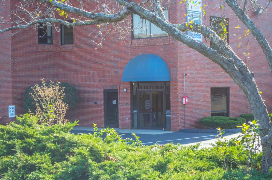 152 Sylvan St, Danvers, MA à louer - Photo de l’immeuble – Image 2 sur 11