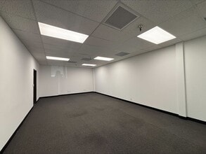 357 Van Ness Way, Torrance, CA à louer Photo intérieure– Image 2 sur 2