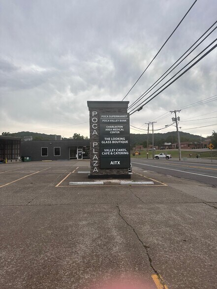 142 Main St, Poca, WV à louer - Photo de l’immeuble – Image 2 sur 3