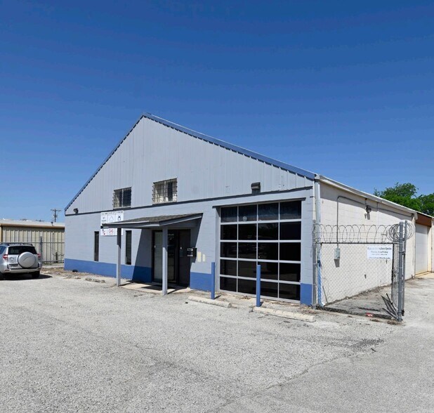 7341 Caribou St, San Antonio, TX à louer - Photo de l’immeuble – Image 1 sur 2