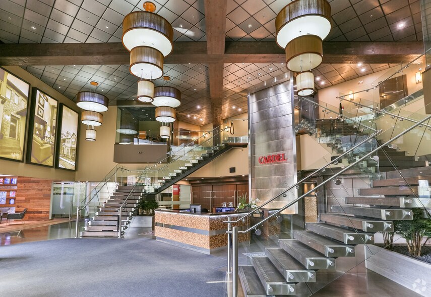 180 Quarry Park Blvd SE, Calgary, AB à louer - Hall d’entrée – Image 3 sur 11