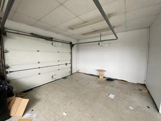 Plus de détails pour Local d'activités à louer