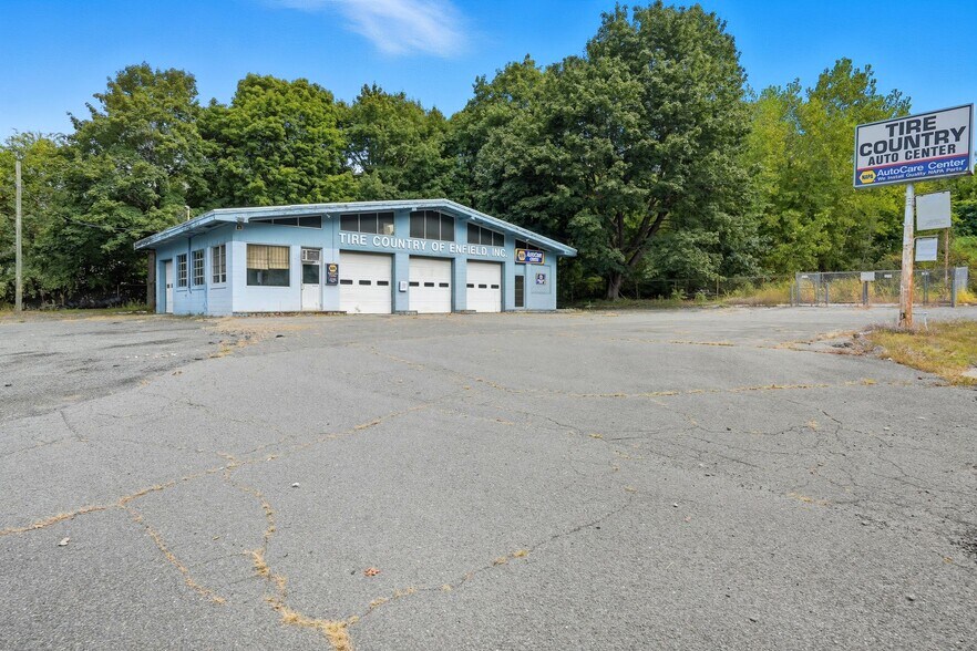 Automotive Building w/ Adjacent Land portefeuille de 2 biens à vendre sur LoopNet.fr - Photo de l’immeuble – Image 3 sur 16