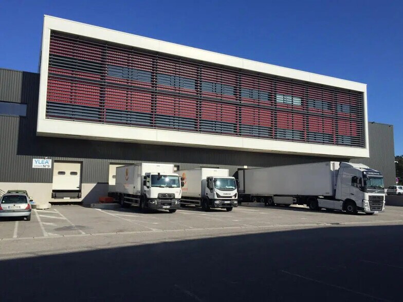 Industriel/Logistique dans La Crau à louer - Photo de l’immeuble – Image 2 sur 6