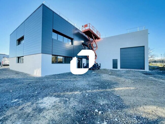 Plus de détails pour Bureau, Local d'activités à louer