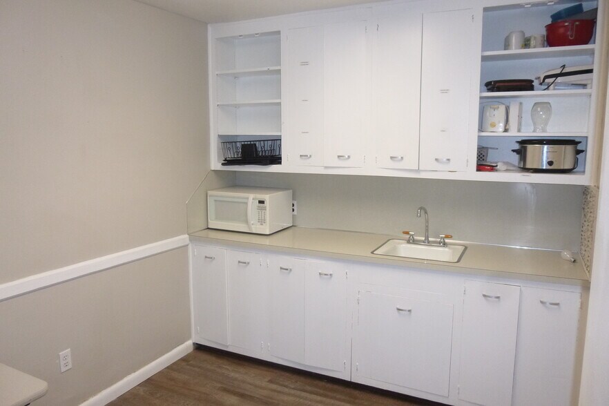 1209 N Wilcox Dr, Kingsport, TN à louer - Photo de l’immeuble – Image 3 sur 16