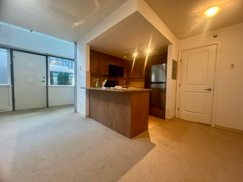 898 Carnarvon St, New Westminster, BC à louer - Photo intérieure – Image 2 sur 20