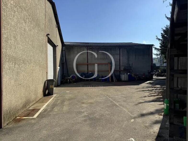 98 Rue Des Sources, Saint-Genis-Laval à louer - Photo de l’immeuble – Image 3 sur 7