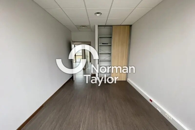 Bureau dans Mauguio à louer - Photo de l’immeuble – Image 2 sur 12