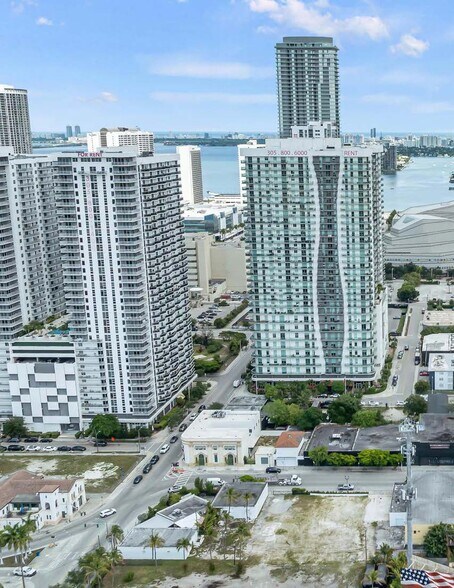 1315 NE Miami Ct, Miami, FL à vendre - Photo de l’immeuble – Image 2 sur 7