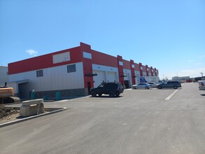 285127 Frontier Rd, Calgary, AB à louer Photo de l’immeuble– Image 2 sur 19