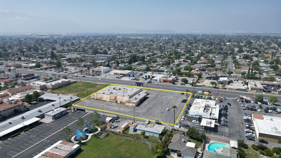 333 E Foothill Blvd, Rialto, CA à vendre - Photo de l’immeuble – Image 2 sur 5