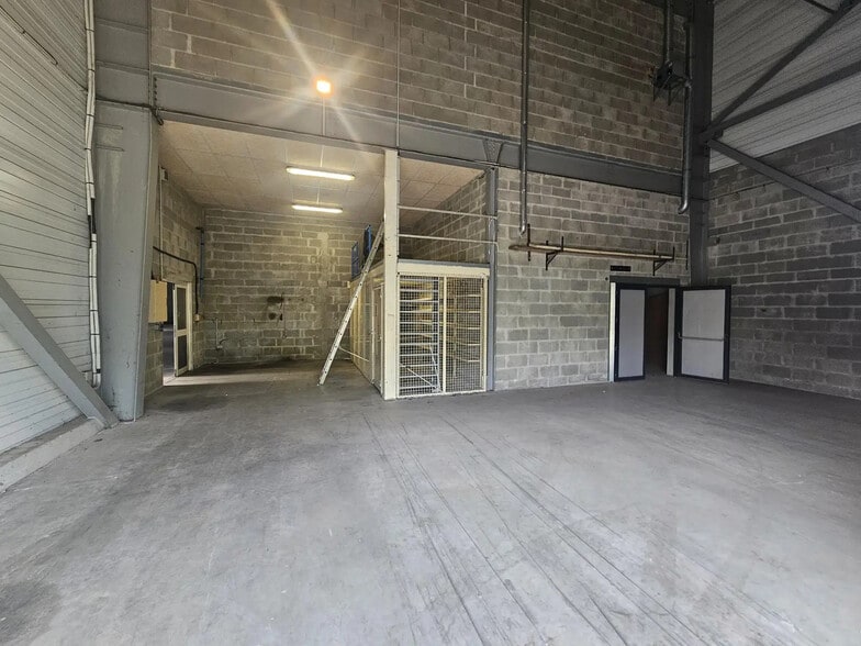 Industriel/Logistique dans Beaucouzé à vendre - Photo de l’immeuble – Image 3 sur 5